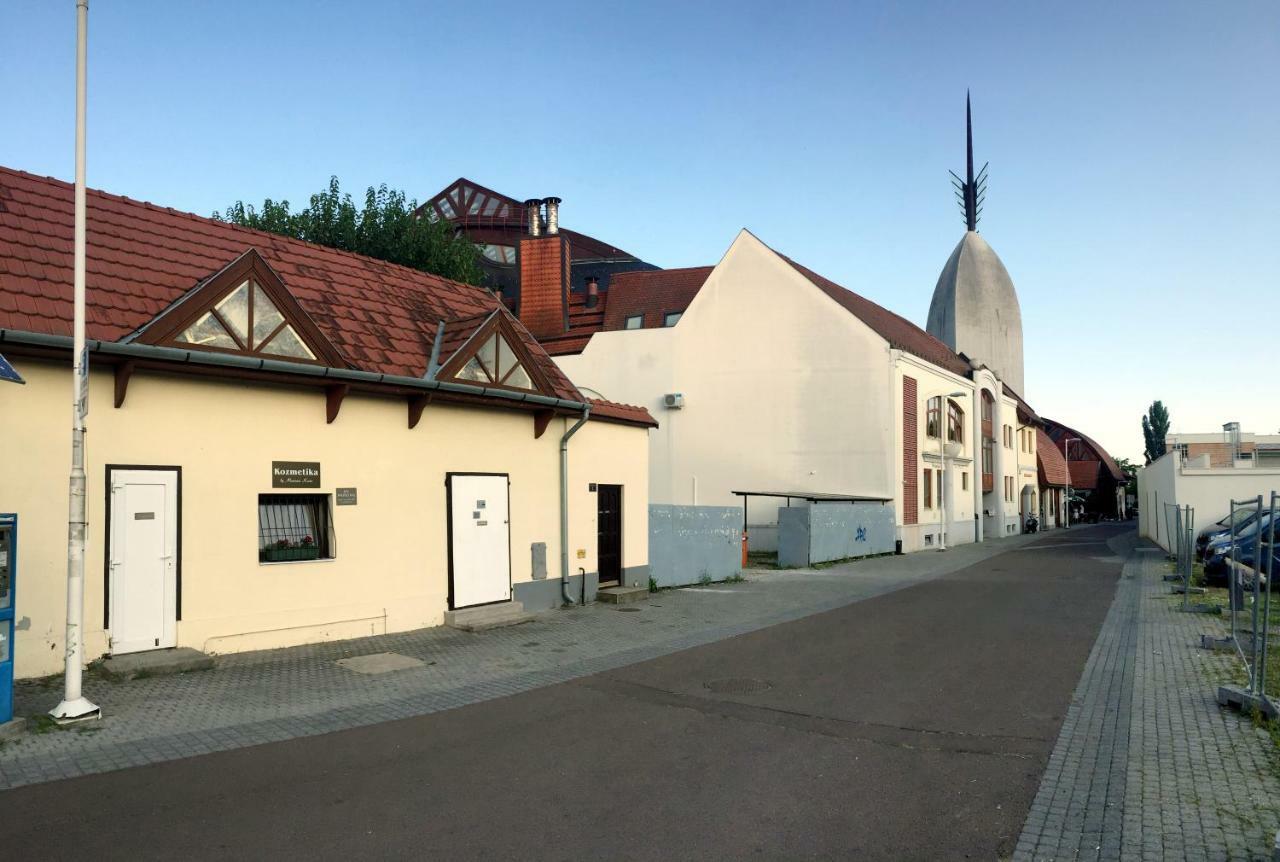 Kertesz-Haz Hotel Eger Bagian luar foto
