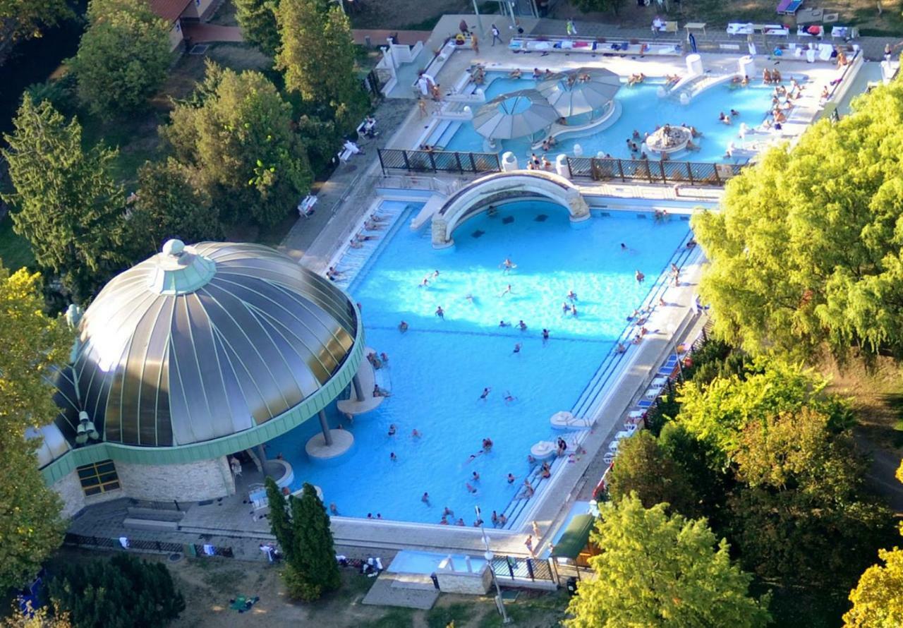 Kertesz-Haz Hotel Eger Bagian luar foto